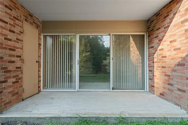 605 Calais Dr 104 gallery image 17