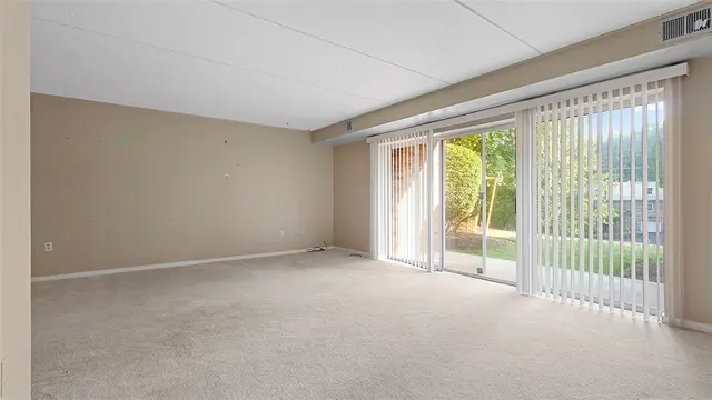 605 Calais Dr 104 gallery image 23