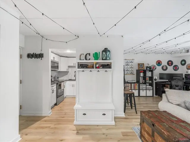 605 Calais Dr 106 gallery image 7