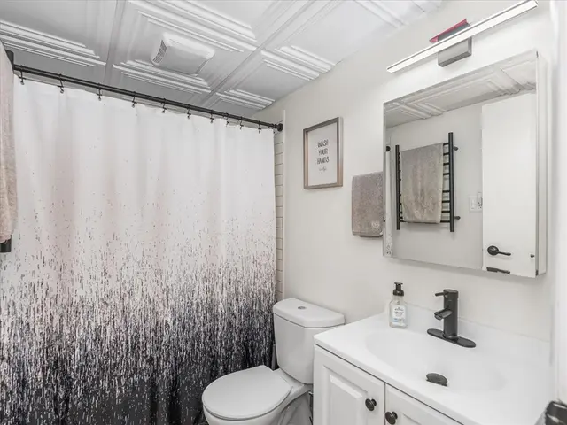 605 Calais Dr 106 gallery image 15