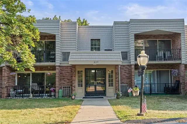 605 Calais Dr 301 gallery image 30