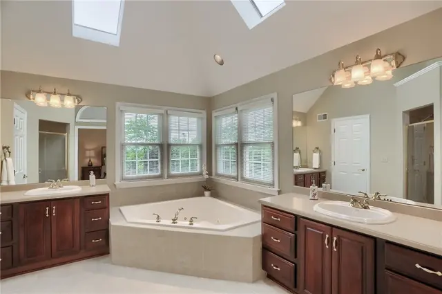 606 Adare Court gallery image 2