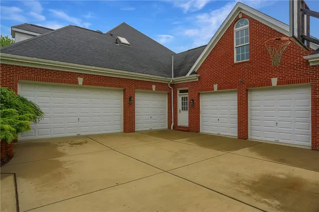 606 Adare Court gallery image 24