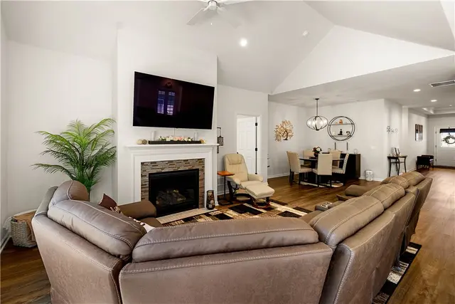 6067 Liberty Blvd. gallery image 4
