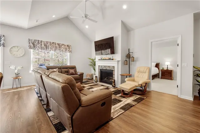 6067 Liberty Blvd. gallery image 22