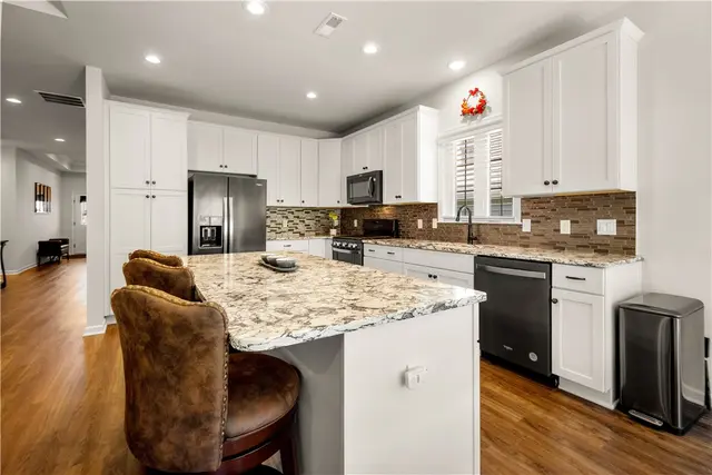 6067 Liberty Blvd. gallery image 35