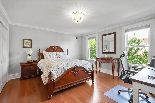 607 Broad St gallery image 19