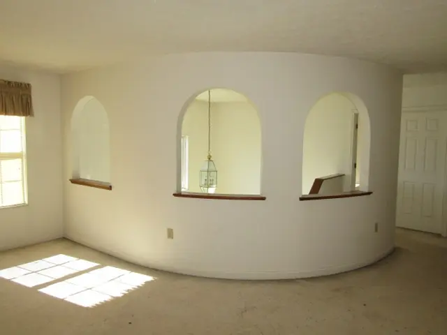 607 Cassandra Dr gallery image 5