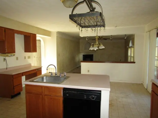 607 Cassandra Dr gallery image 15