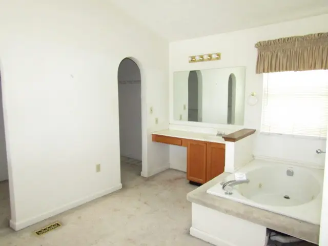 607 Cassandra Dr gallery image 20