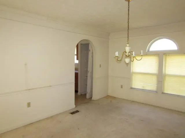 607 Cassandra Dr gallery image 24