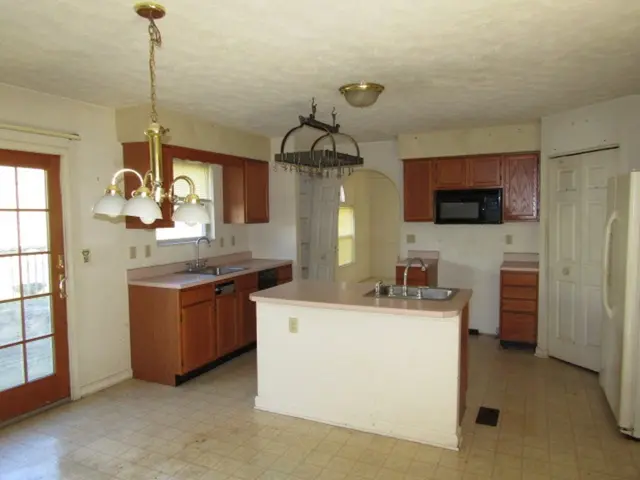 607 Cassandra Dr gallery image 27