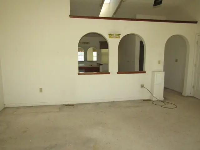 607 Cassandra Dr gallery image 30