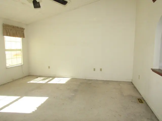 607 Cassandra Dr gallery image 32