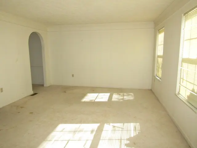 607 Cassandra Dr gallery image 36