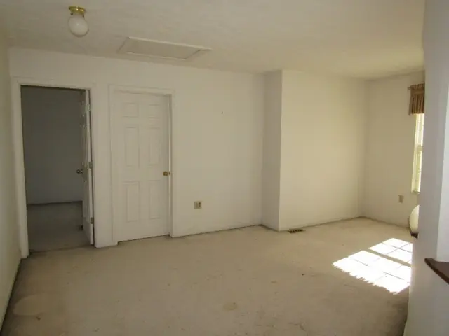 607 Cassandra Dr gallery image 37