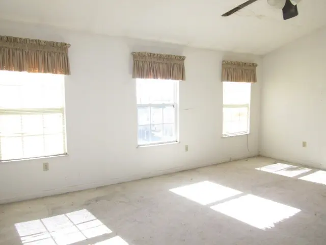607 Cassandra Dr gallery image 38