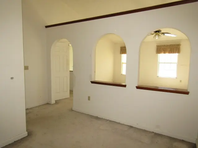 607 Cassandra Dr gallery image 40