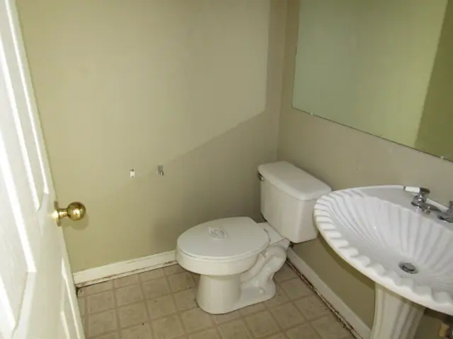 607 Cassandra Dr gallery image 42