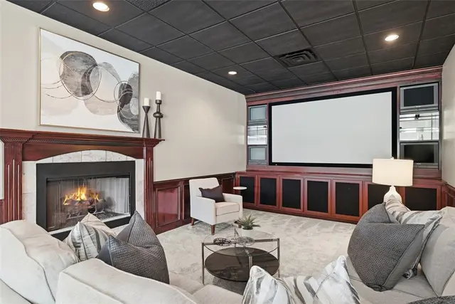 607 Oswego Drive gallery image 9