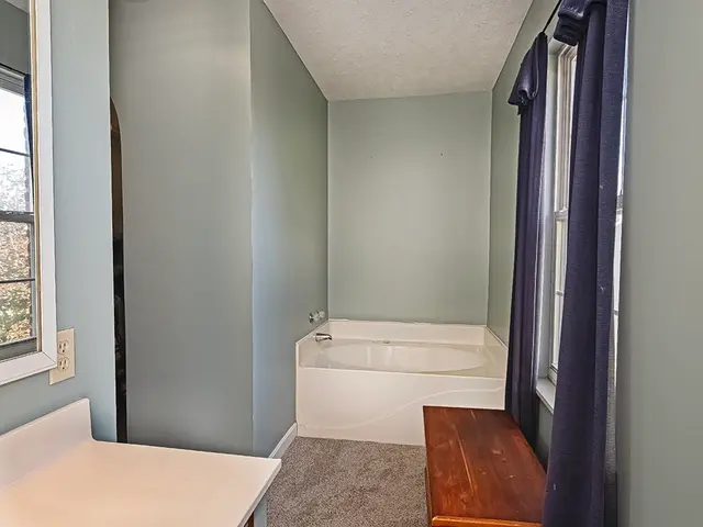 608 Bittersweet gallery image 3