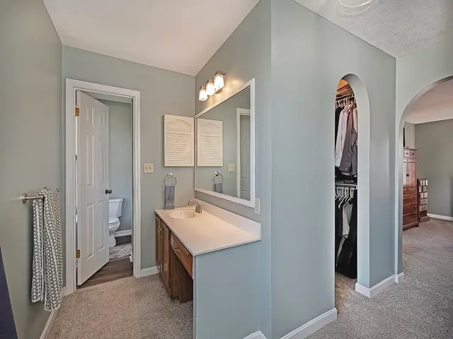 608 Bittersweet gallery image 6