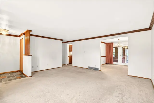 608 CARARRA DRIVE gallery image 7