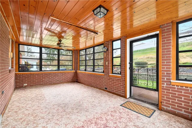 608 CARARRA DRIVE gallery image 30