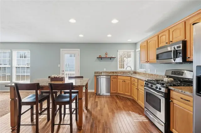 608 Garden Way gallery image 23