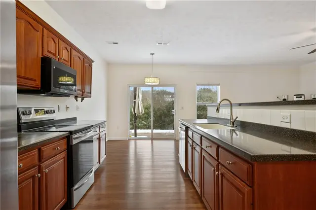 608 Whispering Pines Dr gallery image 2