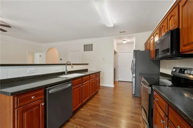 608 Whispering Pines Dr gallery image 10