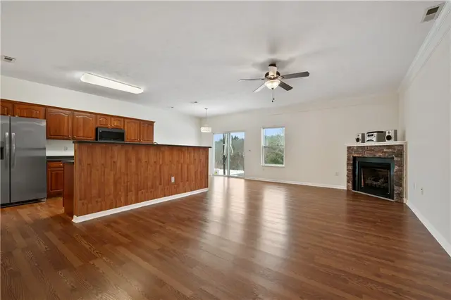 608 Whispering Pines Dr gallery image 11