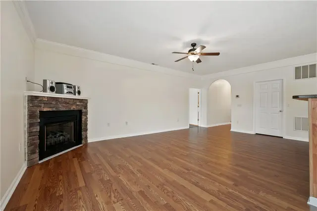 608 Whispering Pines Dr gallery image 14