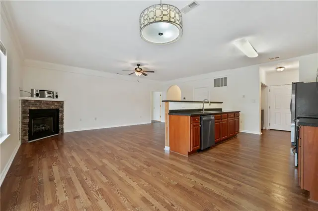 608 Whispering Pines Dr gallery image 20