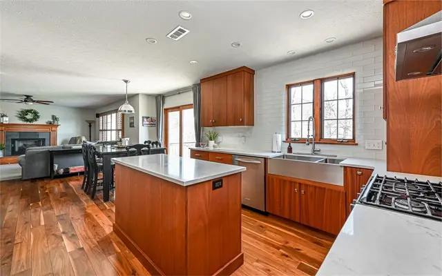 609 Cheshire Drive gallery image 9