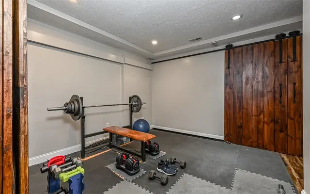609 Cheshire Drive gallery image 29