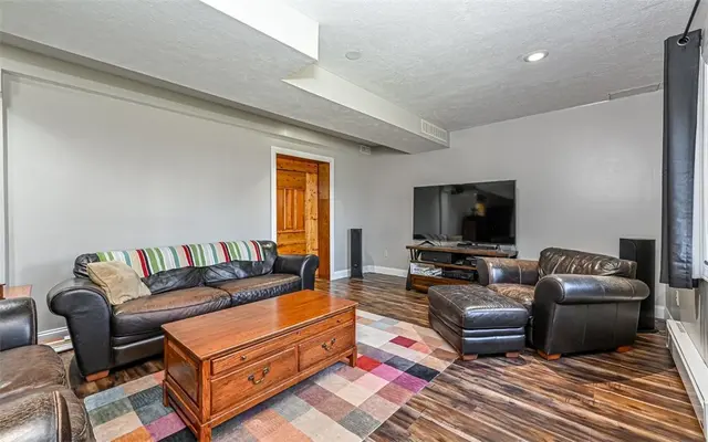 609 Cheshire Drive gallery image 30
