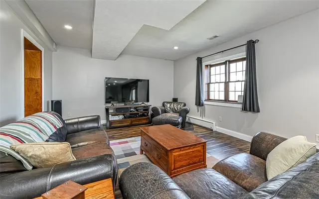 609 Cheshire Drive gallery image 31