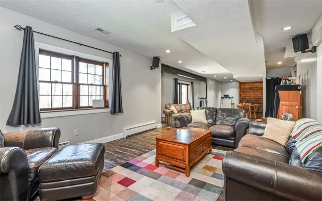 609 Cheshire Drive gallery image 32