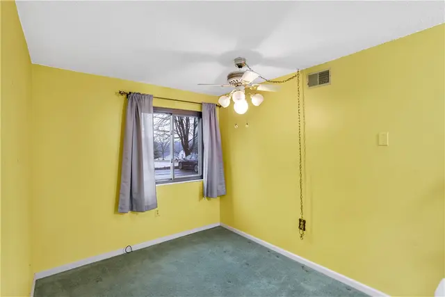 61 Strawberry Lane gallery image 4