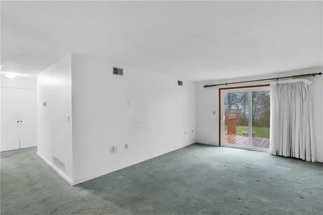 61 Strawberry Lane gallery image 9