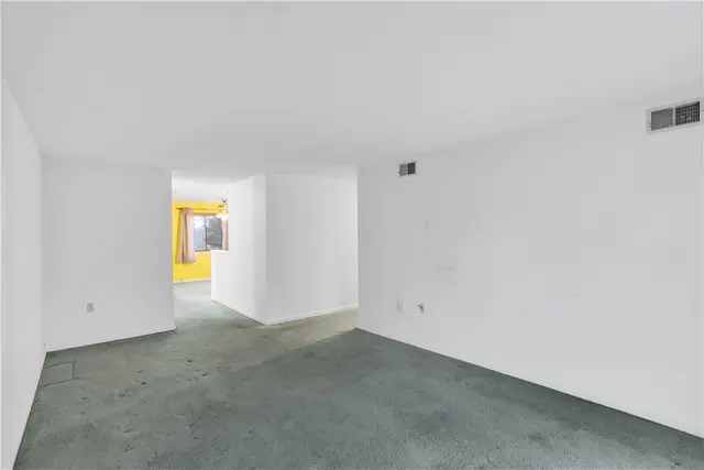 61 Strawberry Lane gallery image 10