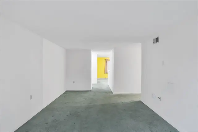 61 Strawberry Lane gallery image 11