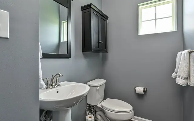 610 Broadmore LANE gallery image 4