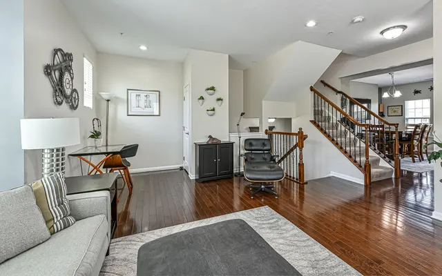 610 Broadmore LANE gallery image 8