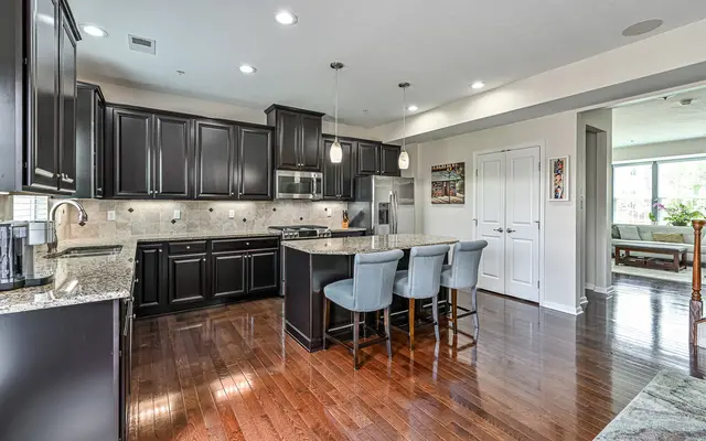 610 Broadmore LANE gallery image 11