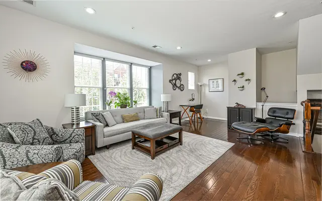 610 Broadmore LANE gallery image 14