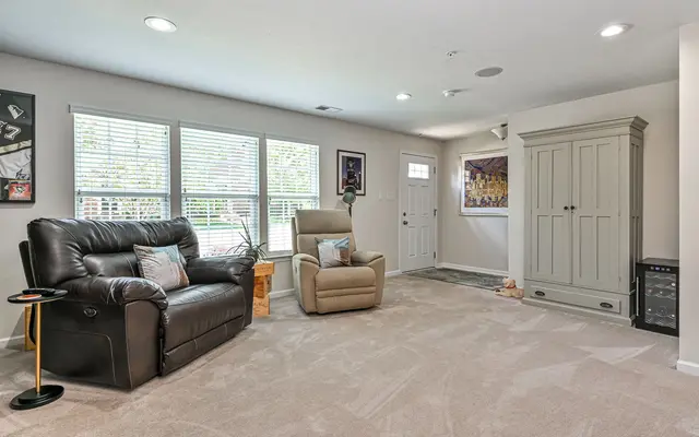 610 Broadmore LANE gallery image 17