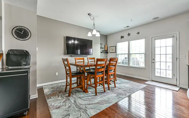 610 Broadmore LANE gallery image 25