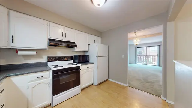 610 Maplewood Ct gallery image 19